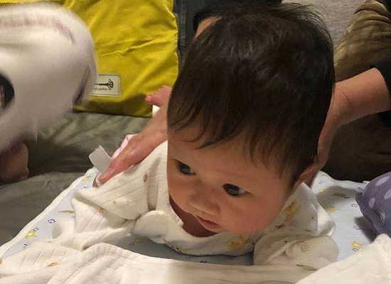 【第一次努力抬头】看我使劲长大！